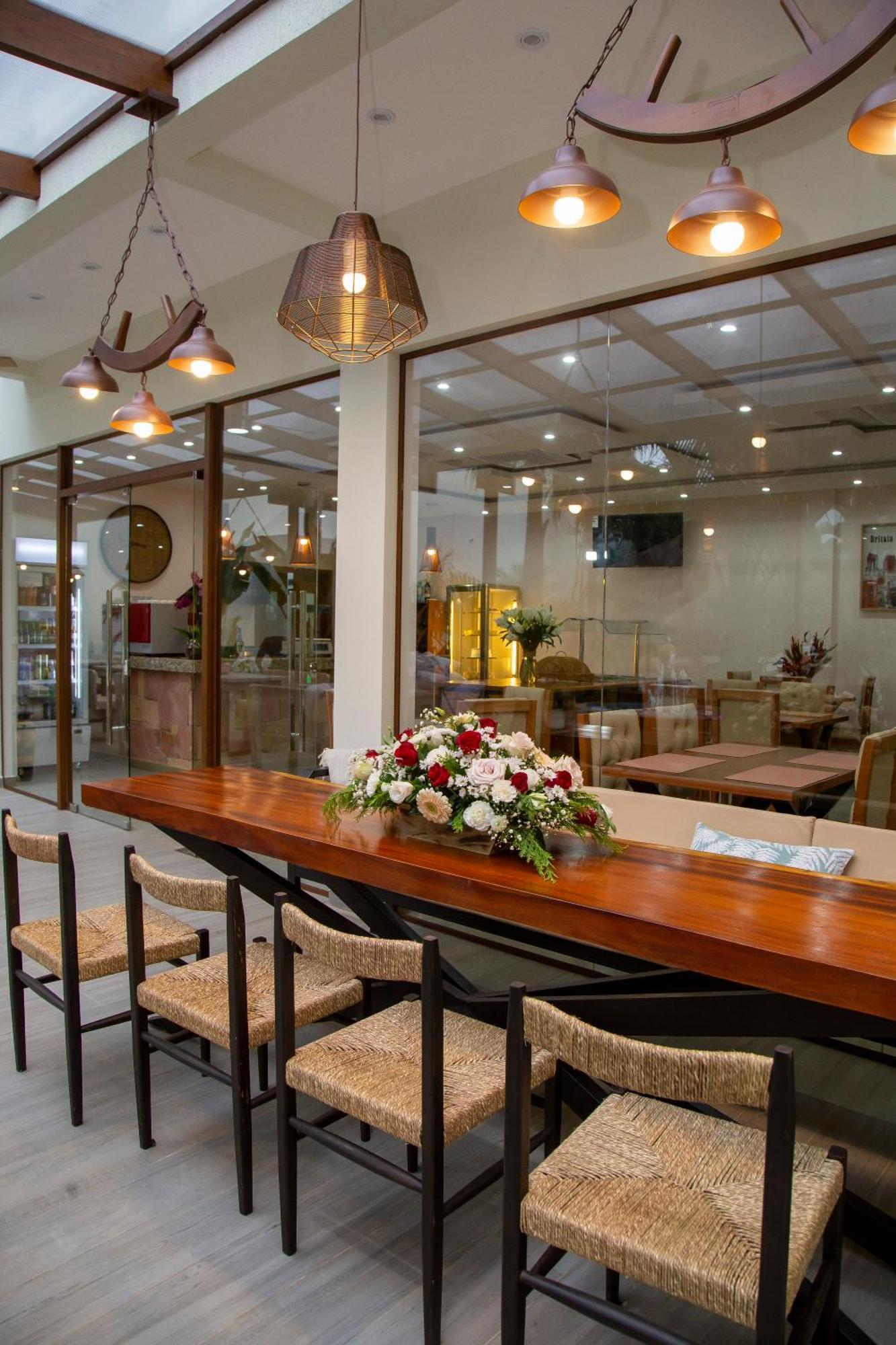 Dos Lunas Aparthotel Dr Juan Eulogio Estigarribia ภายนอก รูปภาพ